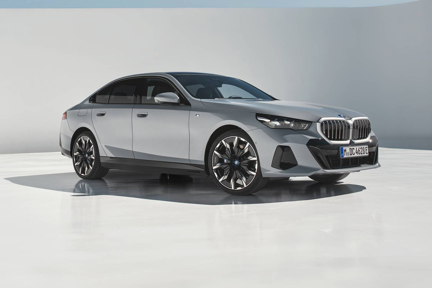 2026 BMW i5 xDrive40 4dr Sedan AWD (electric DD)