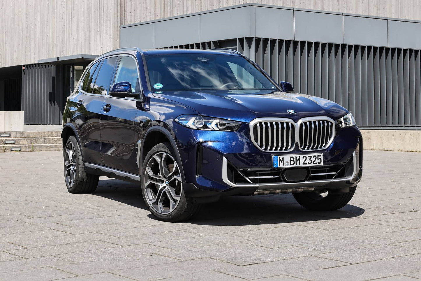 2026 BMW X5 M Competition 4dr SUV AWD (4.4L 8cyl Turbo gas/electric mild hybrid 8A)