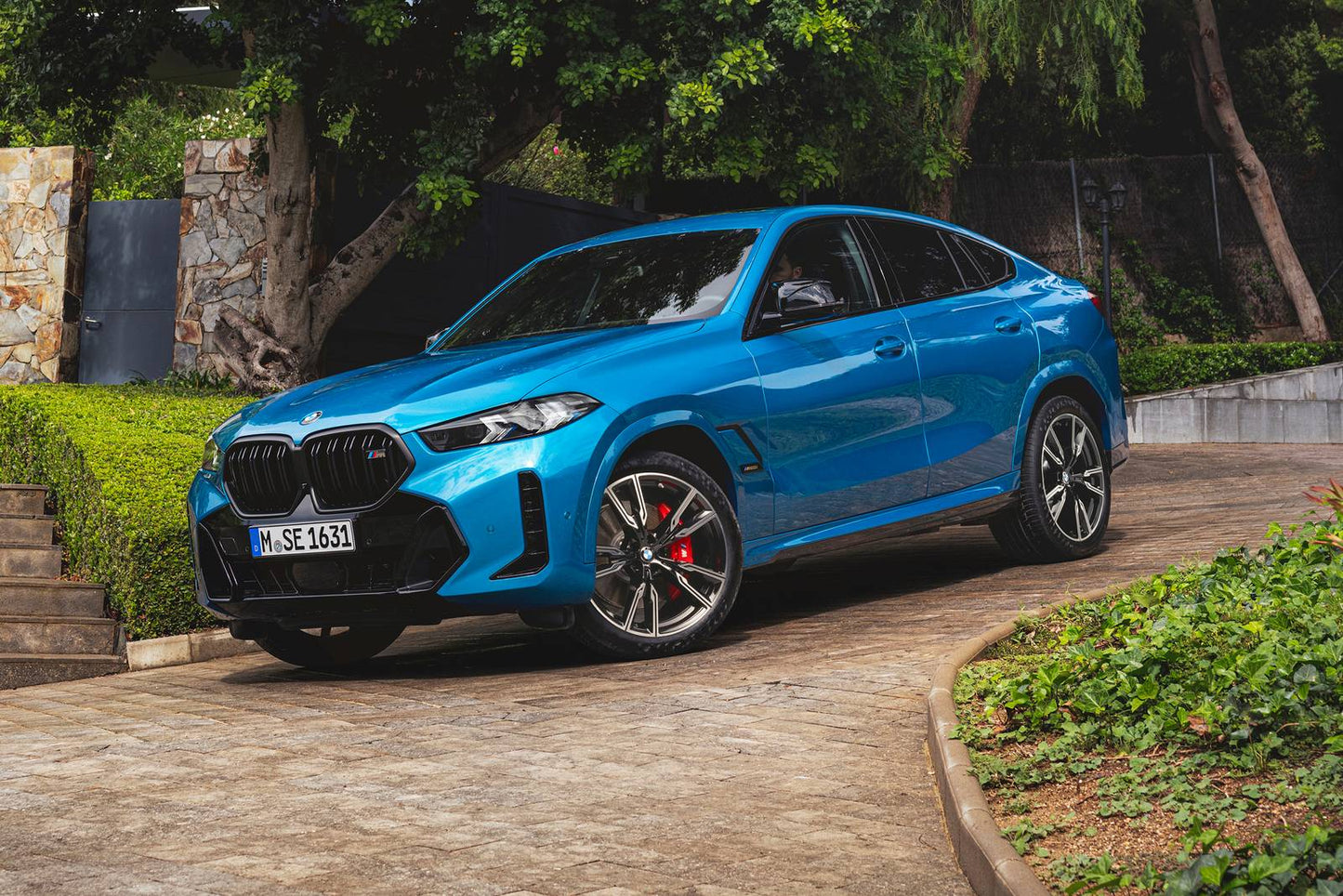 2026 BMW X6 xDrive40i 4dr SUV AWD (3.0L 6cyl Turbo gas/electric mild hybrid 8A)