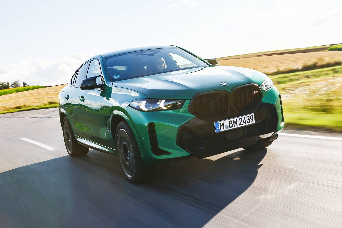 2026 BMW X6 M Competition 4dr SUV AWD (4.4L 8cyl Turbo gas/electric mild hybrid 8A)