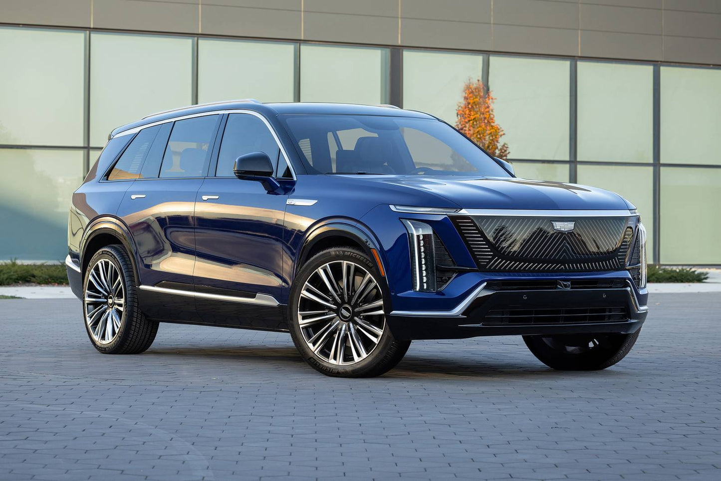 2026 Cadillac VISTIQ Luxury 4dr SUV AWD (electric DD)