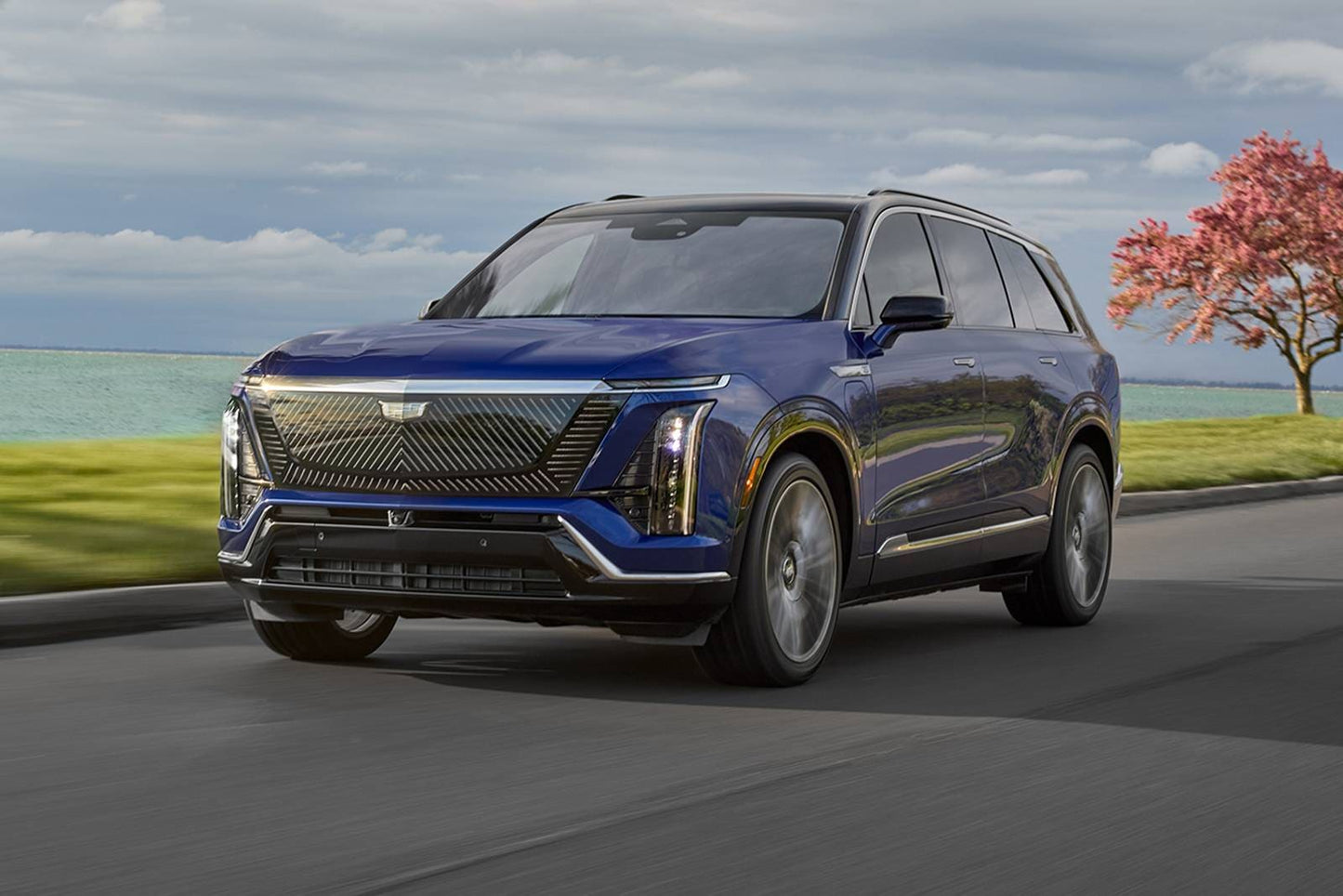 2026 Cadillac VISTIQ Premium Luxury 4dr SUV AWD (electric DD)