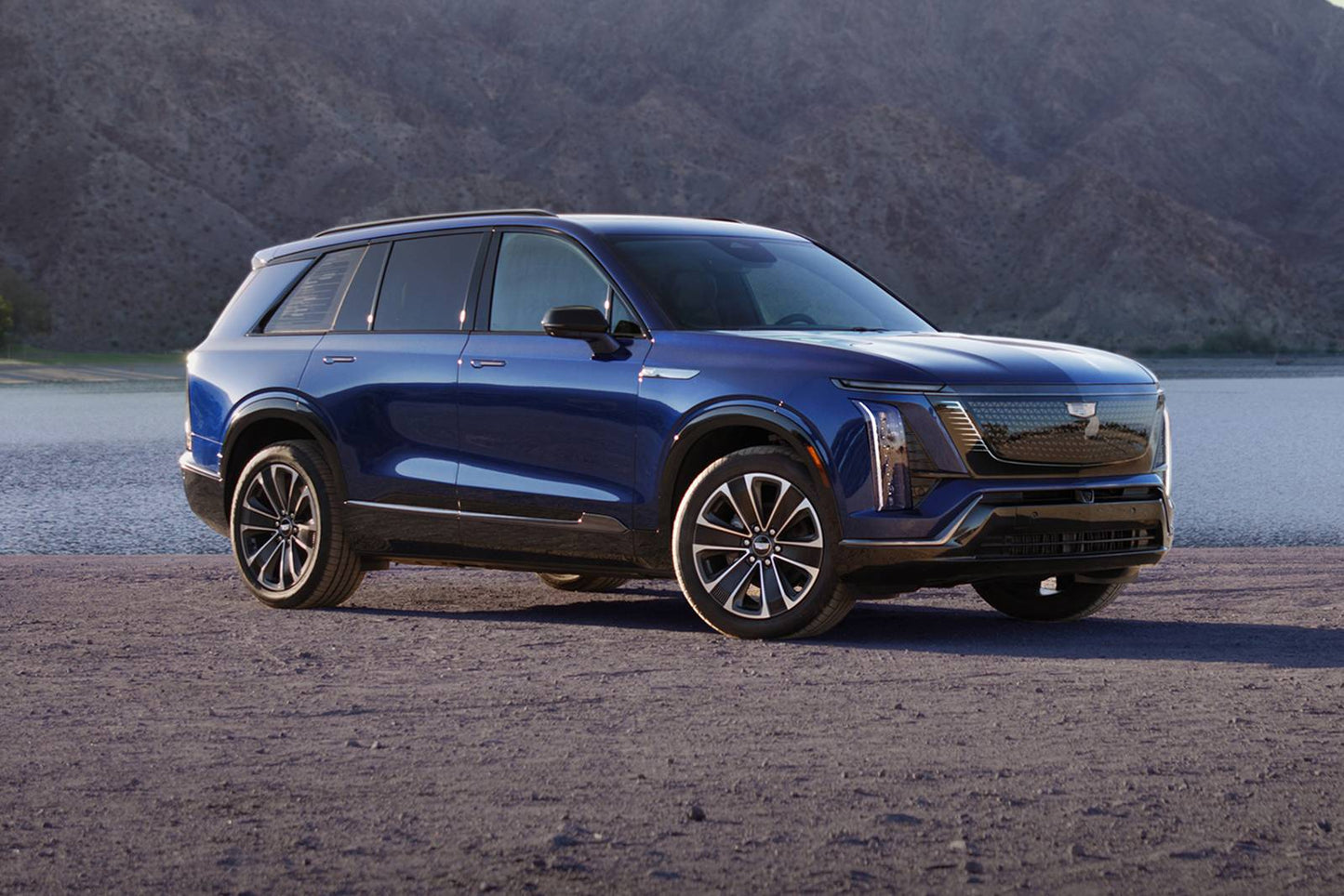 2026 Cadillac VISTIQ Premium Luxury 4dr SUV AWD (electric DD)