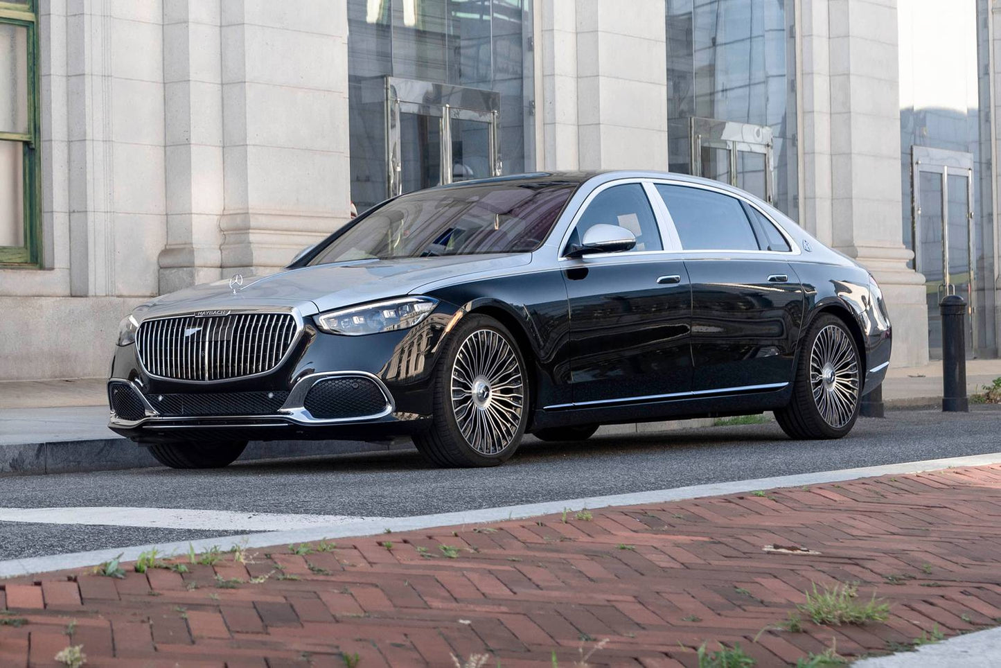 2025 Mercedes-Benz Maybach S 580 4MATIC 4dr Sedan AWD (4.0L 8cyl Turbo gas/electric mild hybrid 9A)