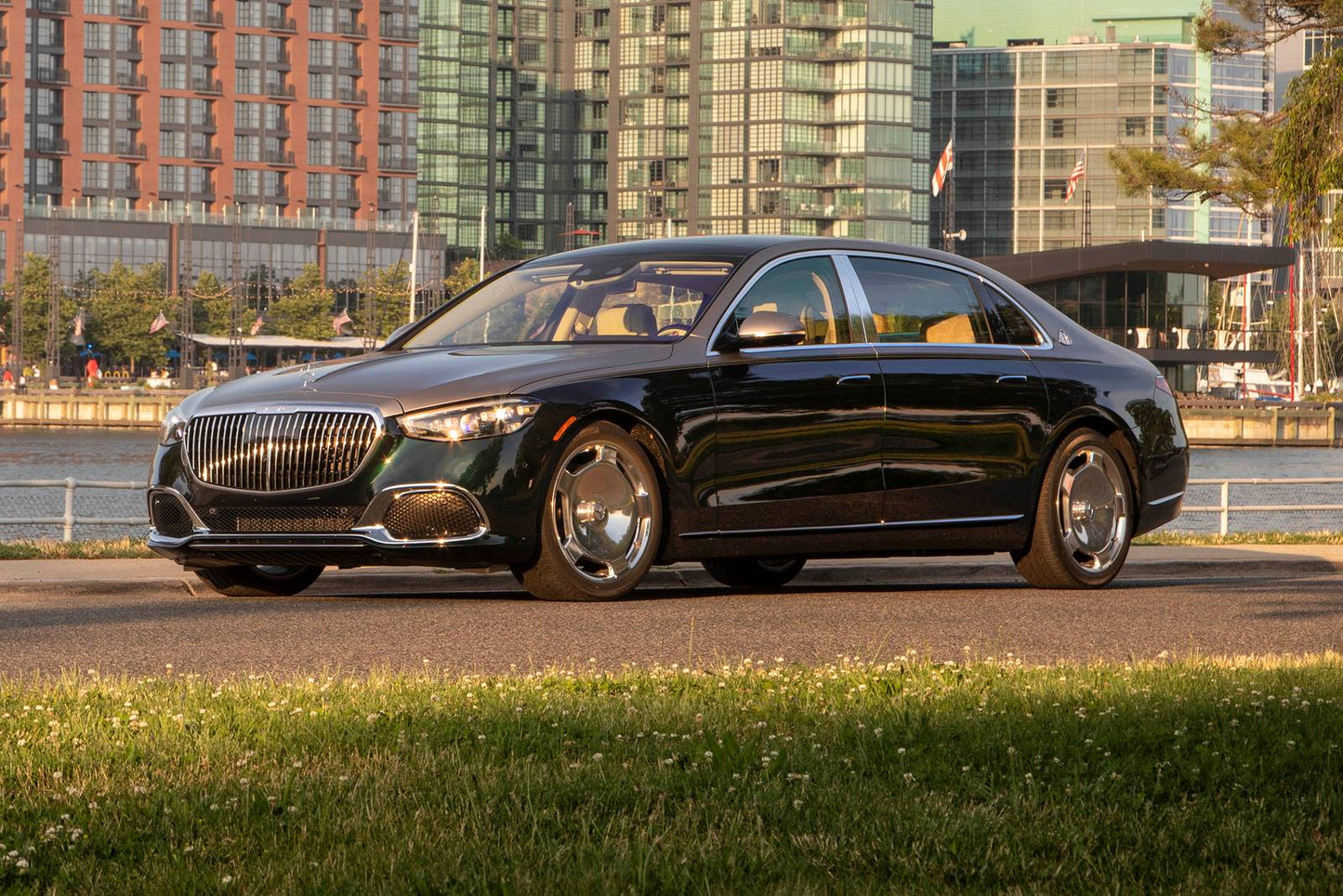 2025 Mercedes-Benz Maybach S 580 4MATIC 4dr Sedan AWD (4.0L 8cyl Turbo gas/electric mild hybrid 9A)