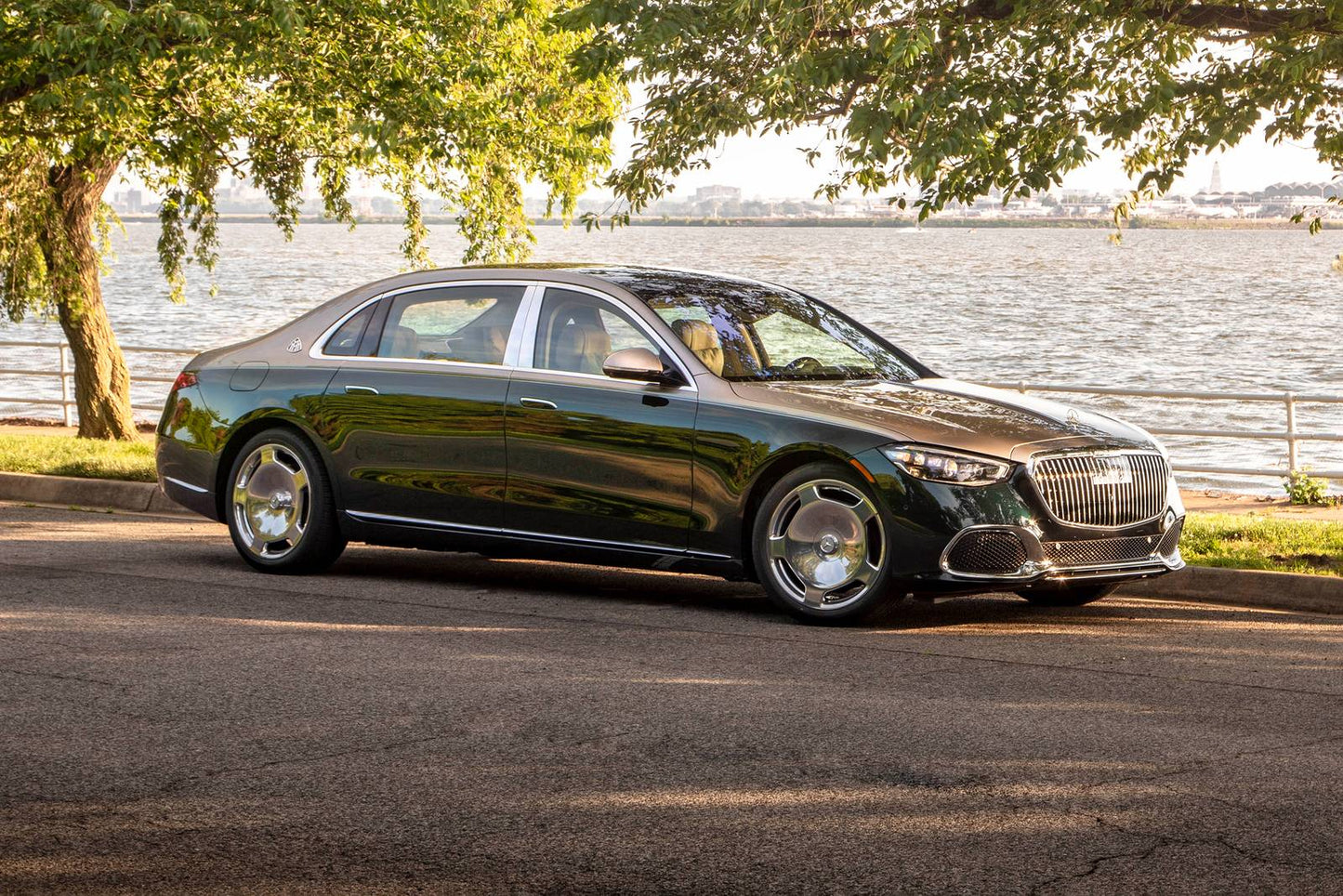 2025 Mercedes-Benz Maybach S 580 4MATIC 4dr Sedan AWD (4.0L 8cyl Turbo gas/electric mild hybrid 9A)