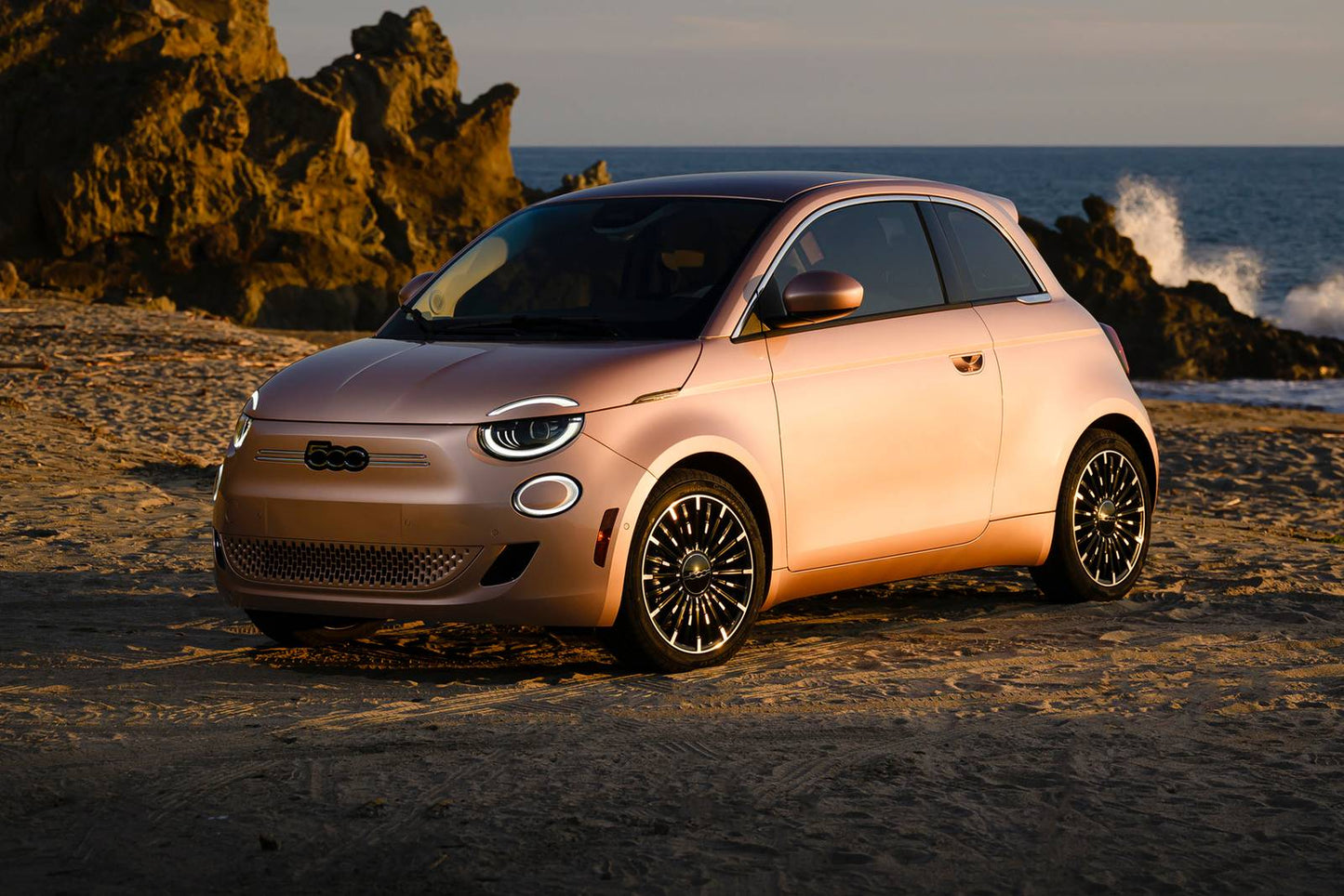 2024 FIAT 500e Inspired by Los Angeles 2dr Hatchback (electric DD)