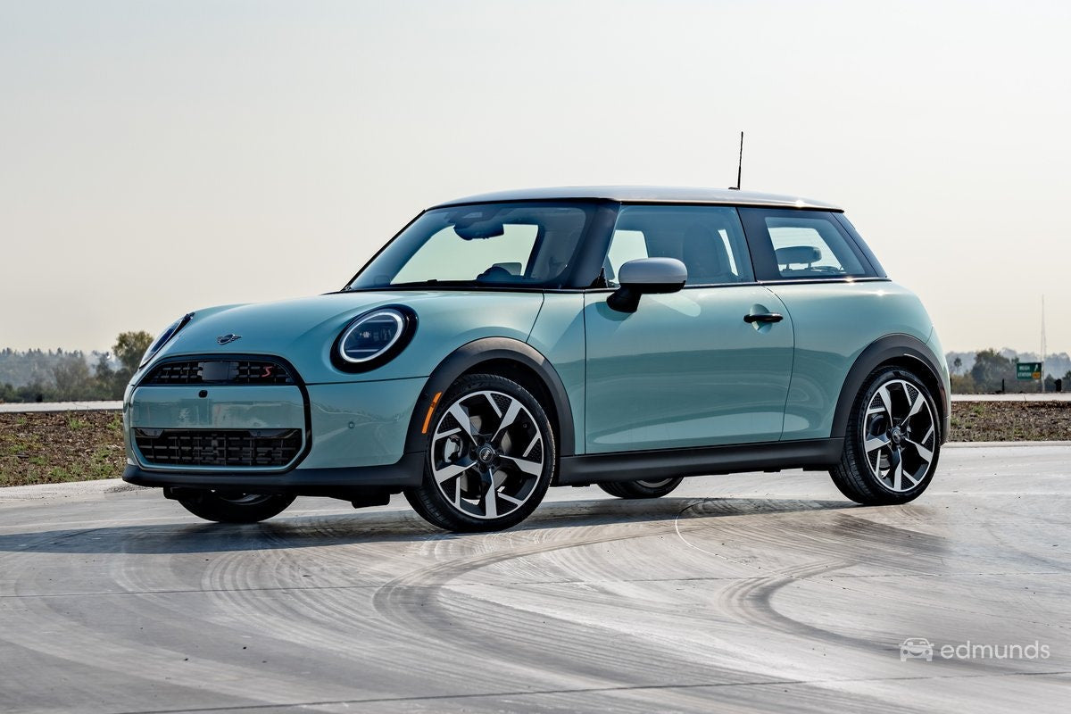 2025 MINI Cooper S Signature Plus 4dr Hatchback (2.0L 4cyl Turbo 7AM)