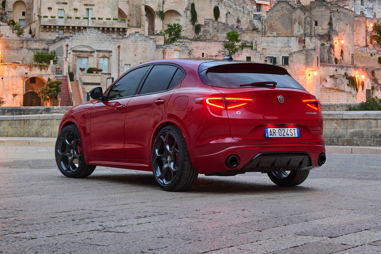 2025 Alfa Romeo Stelvio 4dr SUV AWD (2.0L 4cyl Turbo 8A)