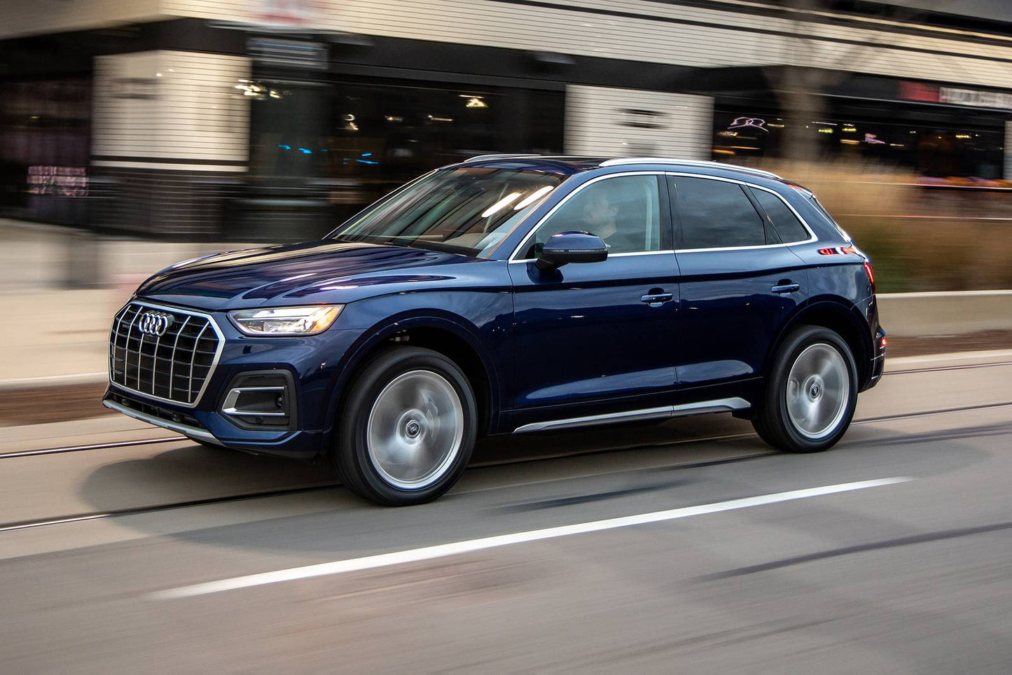 2025 Audi Q5 Prestige S line 4dr SUV AWD w/45 TFSI (2.0L 4cyl Turbo gas/electric mild hybrid 7AM)