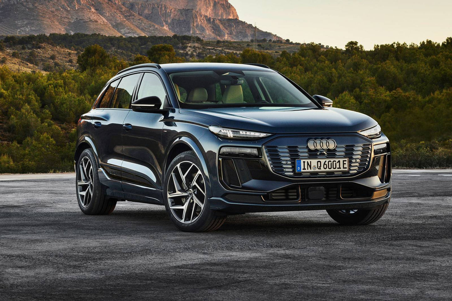 2025 Audi Q6 e-tron Premium Plus 4dr SUV (electric DD)