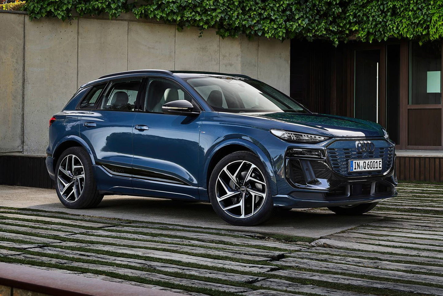 2025 Audi Q6 e-tron Prestige 4dr SUV AWD (electric DD)