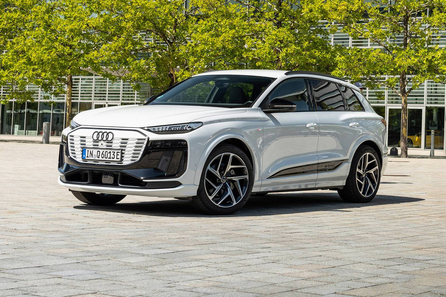 2025 Audi Q6 e-tron Prestige 4dr SUV (electric DD)