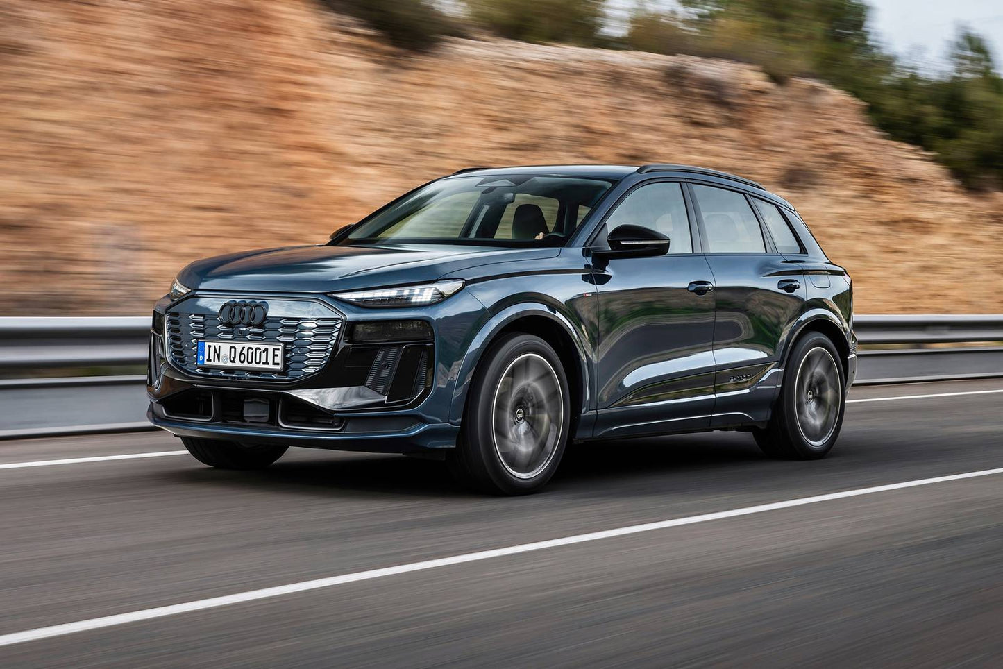 2025 Audi Q6 e-tron Premium Plus 4dr SUV (electric DD)