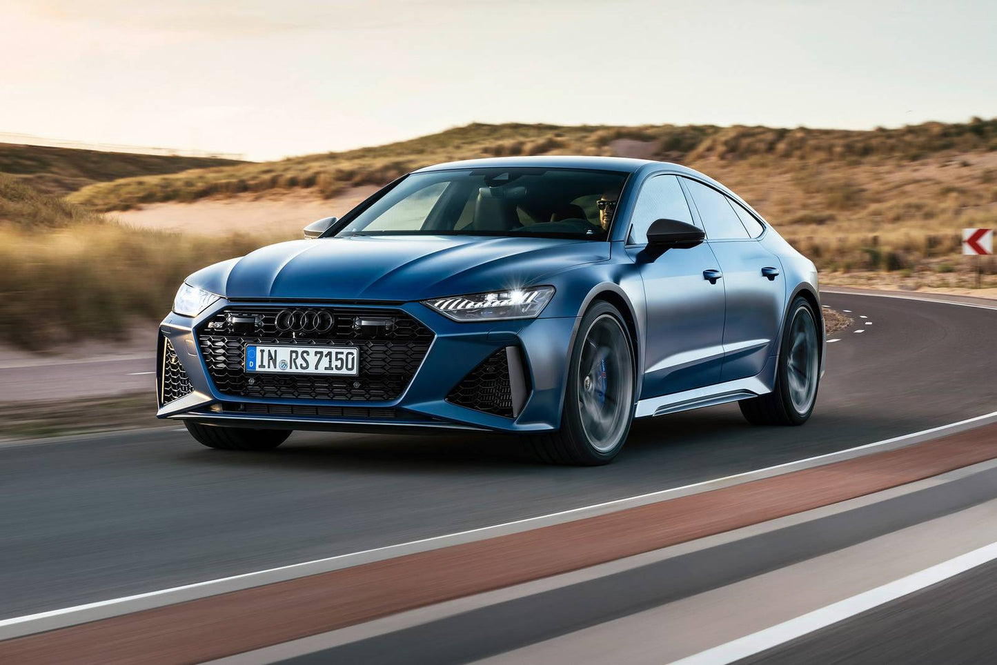 2025 Audi RS 7 performance 4dr Sedan AWD (4.0L 8cyl Turbo gas/electric mild hybrid 8A)