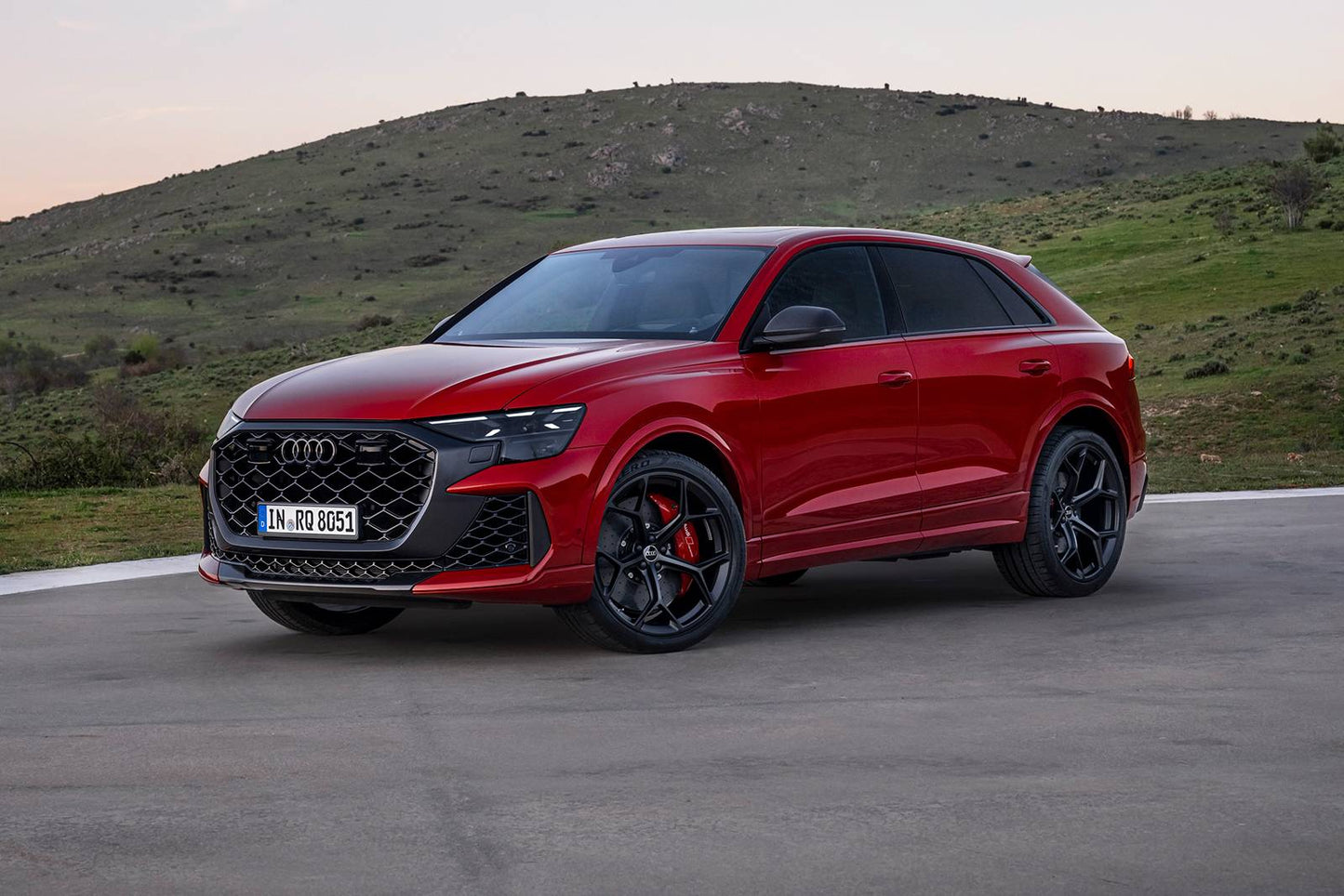 2025 Audi RS Q8 performance 4dr SUV AWD (4.0L 8cyl Turbo gas/electric mild hybrid 8A)