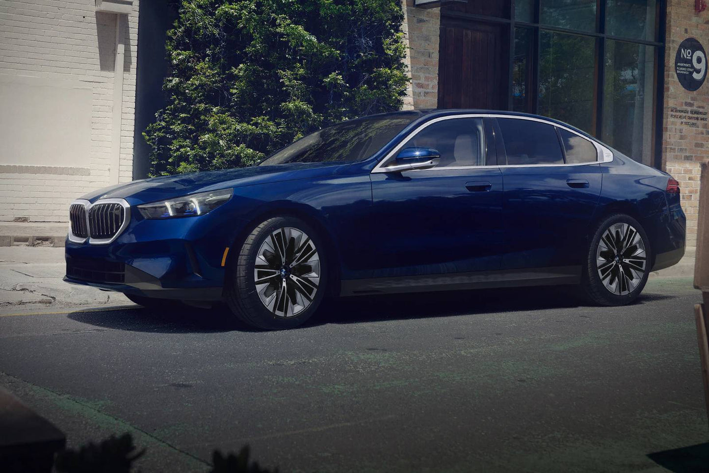 2025 BMW 5 Series 550e xDrive 4dr Sedan AWD (3.0L 6cyl Turbo gas/electric plug-in hybrid 8A)