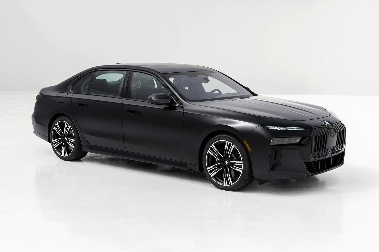 2025 BMW 7 Series 760i xDrive 4dr Sedan AWD (4.4L 8cyl Turbo gas/electric mild hybrid 8A)