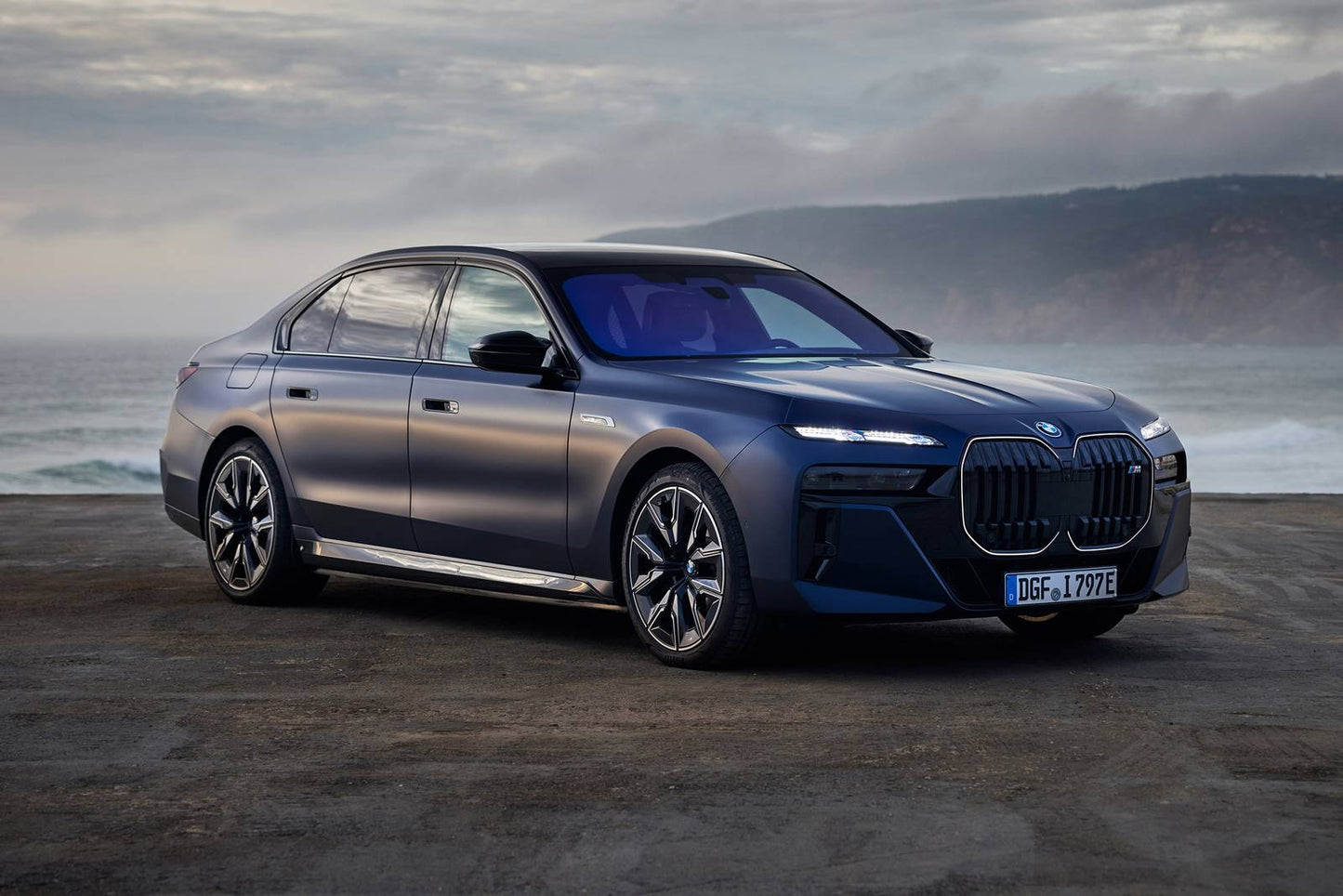 2025 BMW i7 M70 4dr Sedan AWD (electric DD)