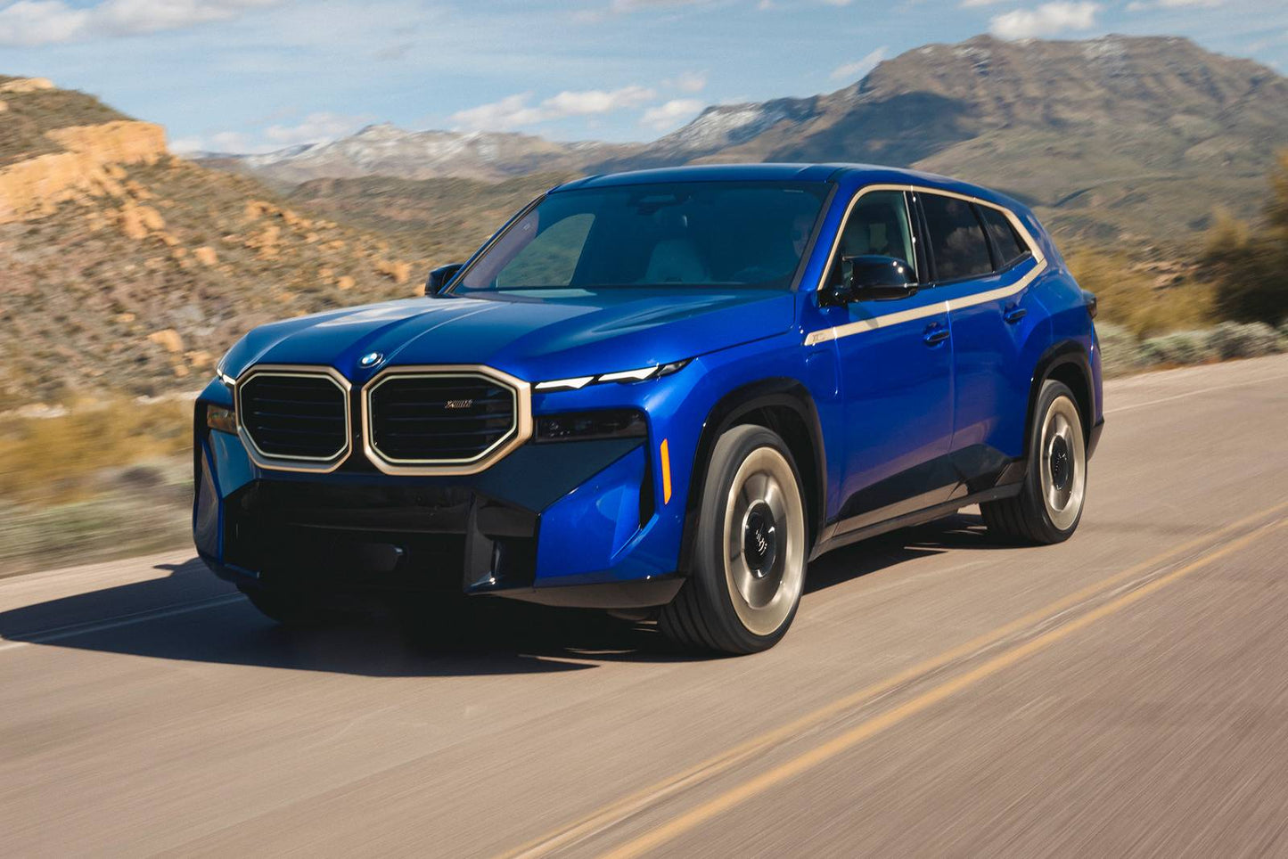 2025 BMW XM 4dr SUV AWD (4.4L 8cyl Turbo gas/electric plug-in hybrid 8A)
