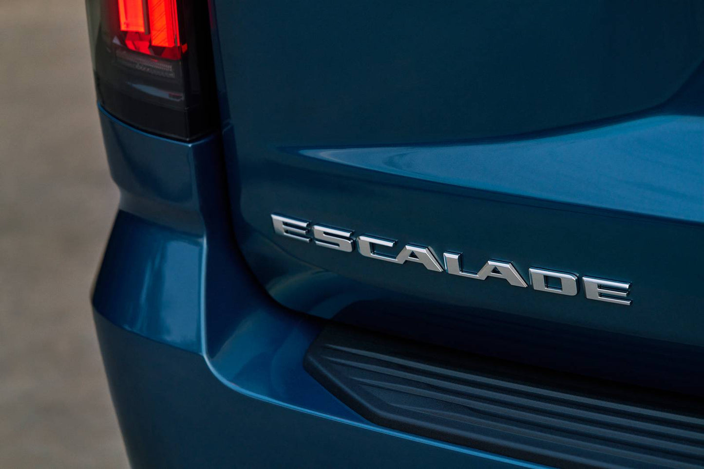 2025 Cadillac Escalade ESV Luxury 4dr SUV 4WD (6.2L 8cyl 10A)
