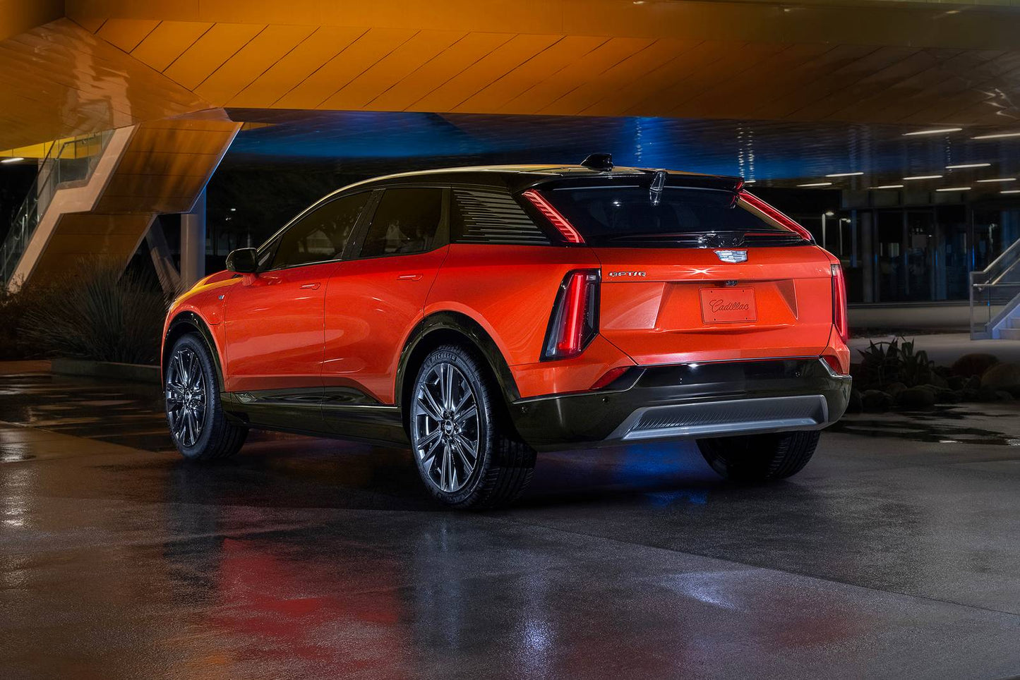 2025 Cadillac OPTIQ Luxury 2 4dr SUV AWD (electric DD)