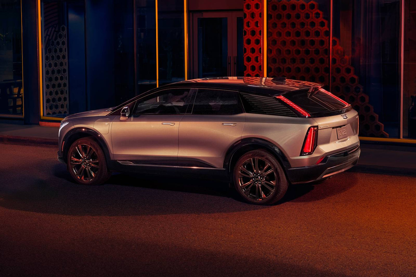 2025 Cadillac OPTIQ Luxury 2 4dr SUV AWD (electric DD)