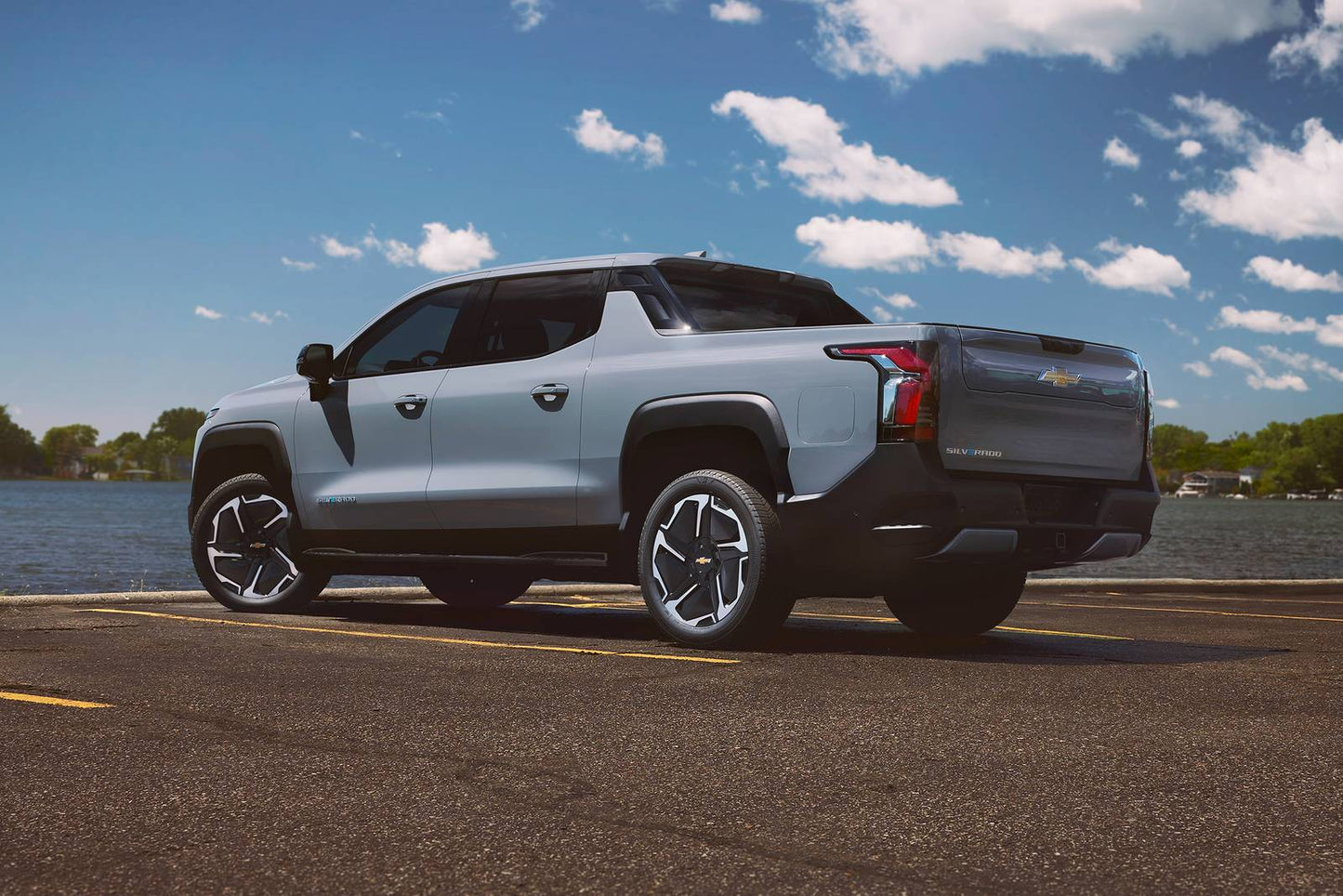 2025 Chevrolet Silverado EV RST Extended Range 4dr Crew Cab 4WD SB (electric DD)