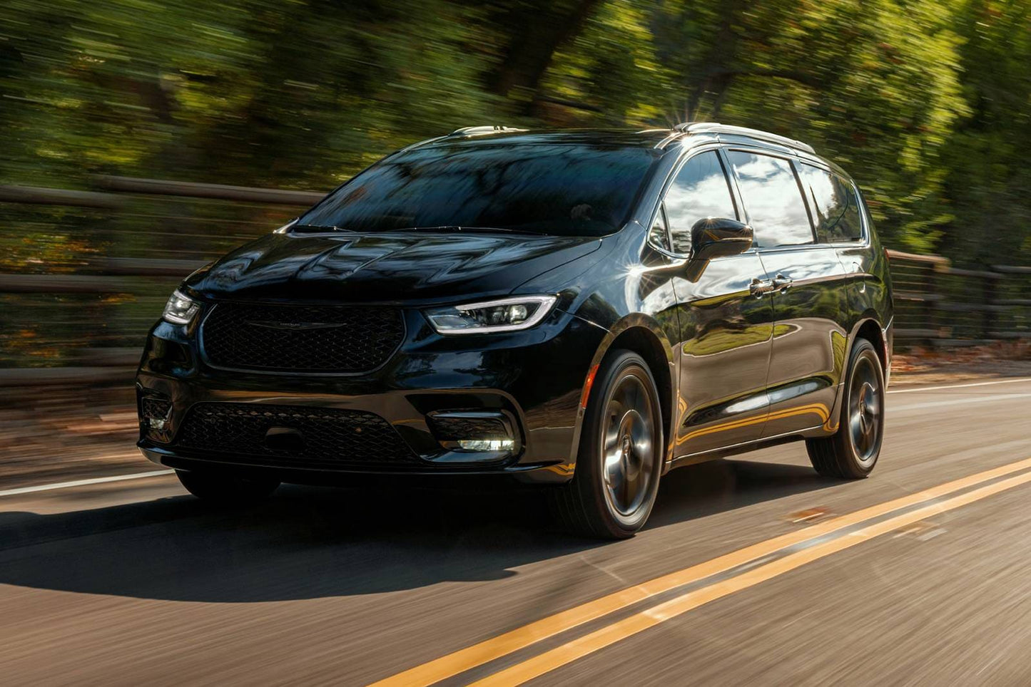 2025 Chrysler Pacifica FAV Edition PHEV 4dr Minivan (3.6L 6cyl gas/electric plug-in hybrid EVT)