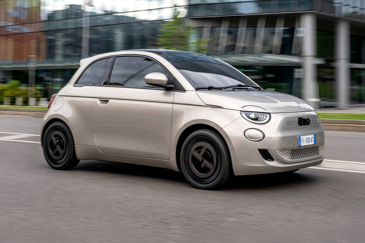 2025 FIAT 500e Giorgio Armani 2dr Hatchback (electric DD)