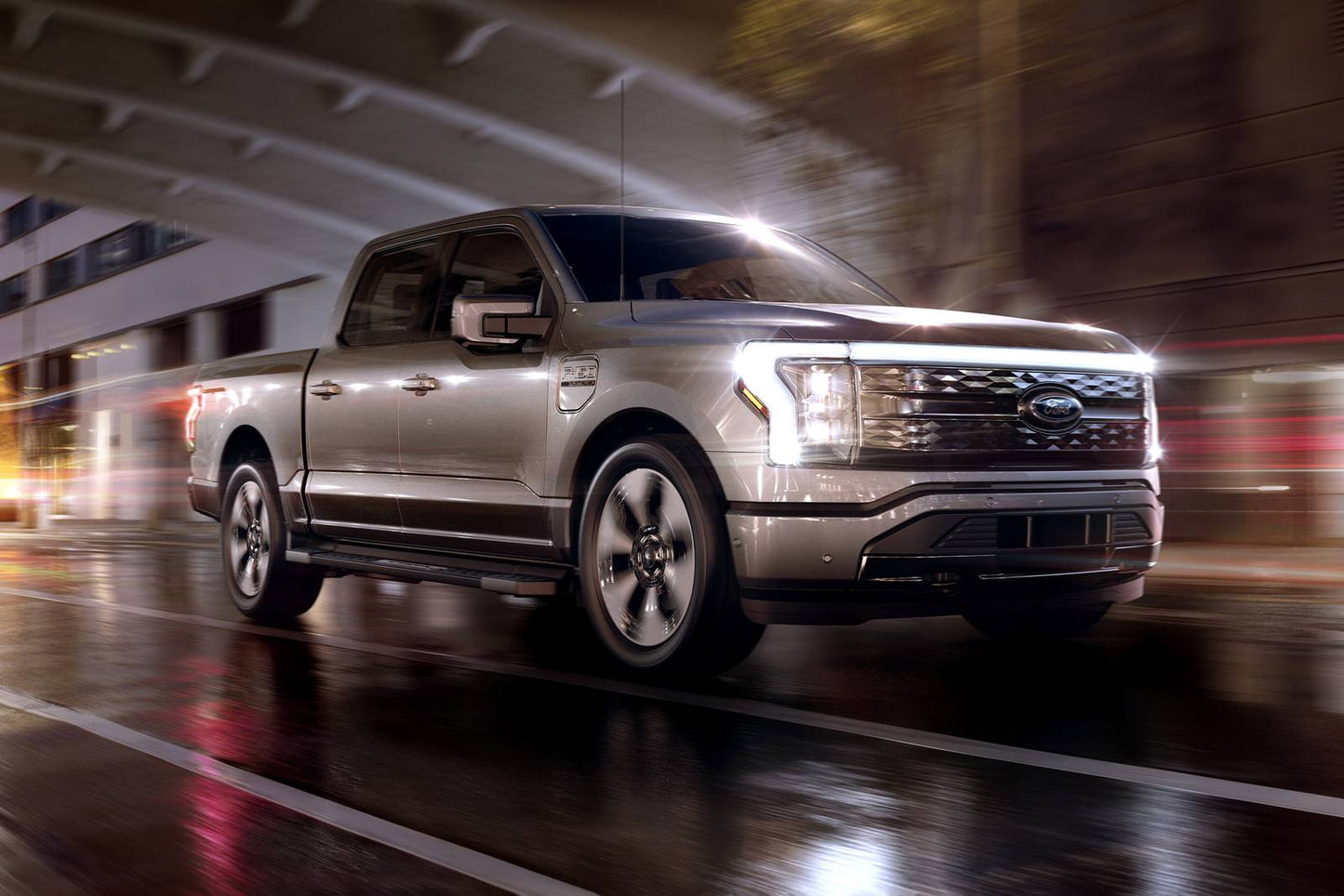 2025 Ford F-150 Lightning Flash 4dr SuperCrew 4WD SB (electric DD)