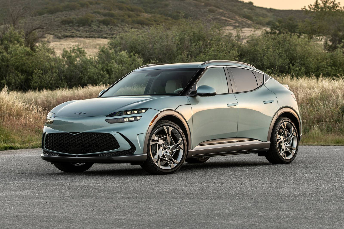 2025 Genesis GV60 Standard 4dr SUV AWD (electric DD)