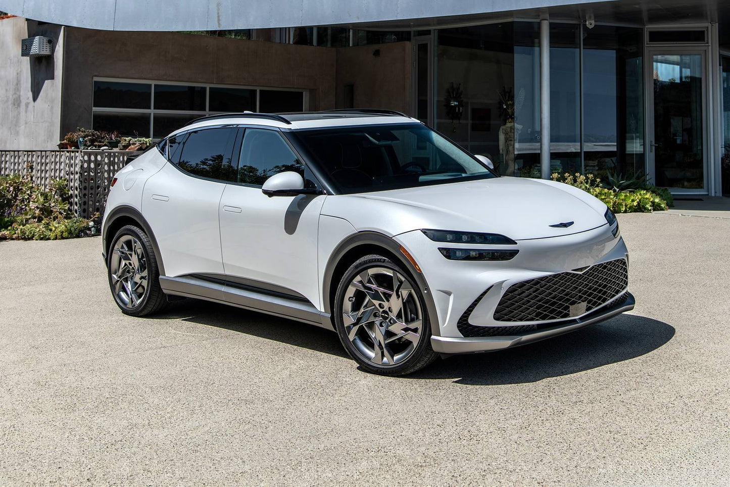 2025 Genesis GV60 Standard 4dr SUV AWD (electric DD)
