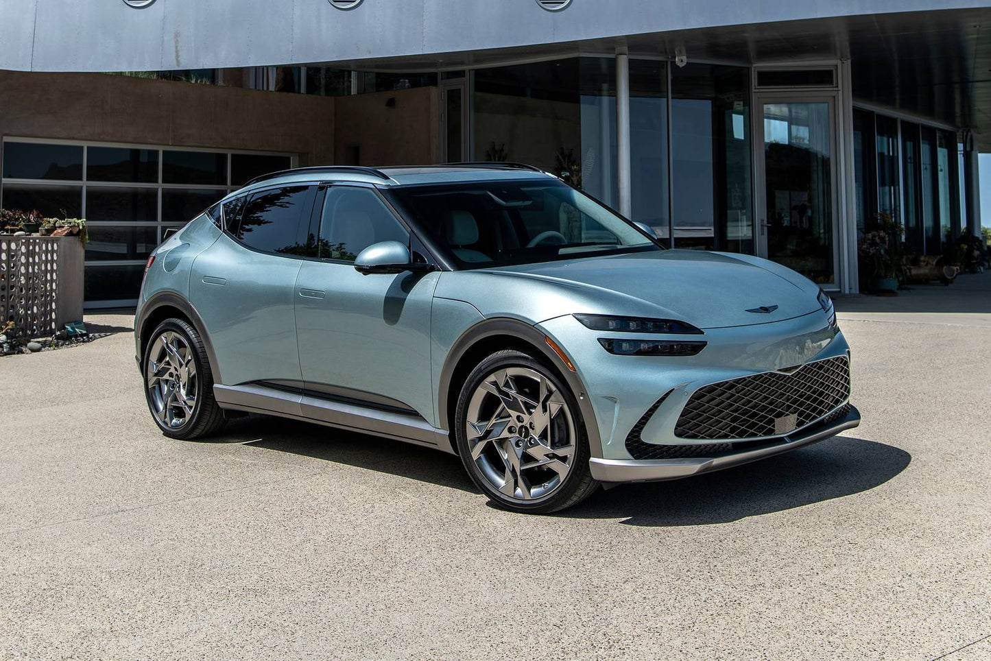 2025 Genesis GV60 Standard 4dr SUV AWD (electric DD)