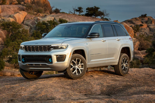 2025 Jeep Grand Cherokee 4xe Summit Reserve 4dr SUV 4WD (2.0L 4cyl Turbo gas/electric plug-in hybrid 8A)