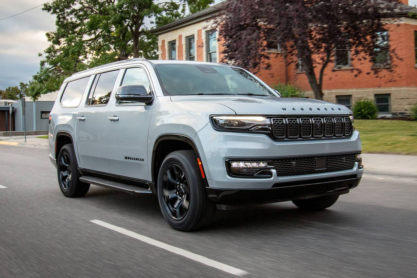 2025 Jeep Wagoneer L Series III Super 4dr SUV 4WD (3.0L 6cyl Turbo 8A)
