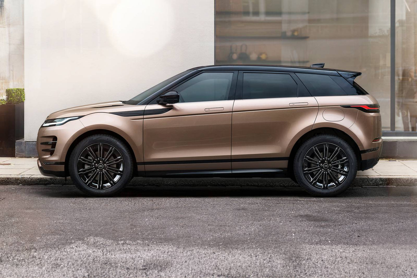 2025 Land Rover Range Rover Evoque P250 S 4dr SUV AWD (2.0L 4cyl Turbo 9A)