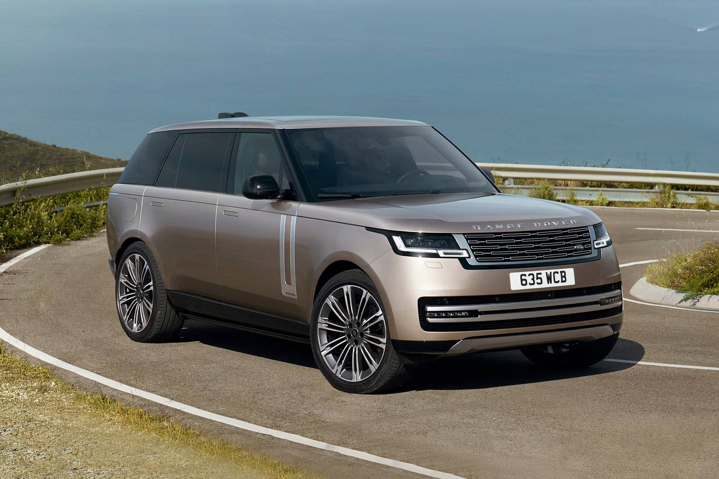 2025 Land Rover Range Rover P615 SV 4dr SUV 4WD w/Long Wheelbase (4.4L 8cyl Turbo 8A)