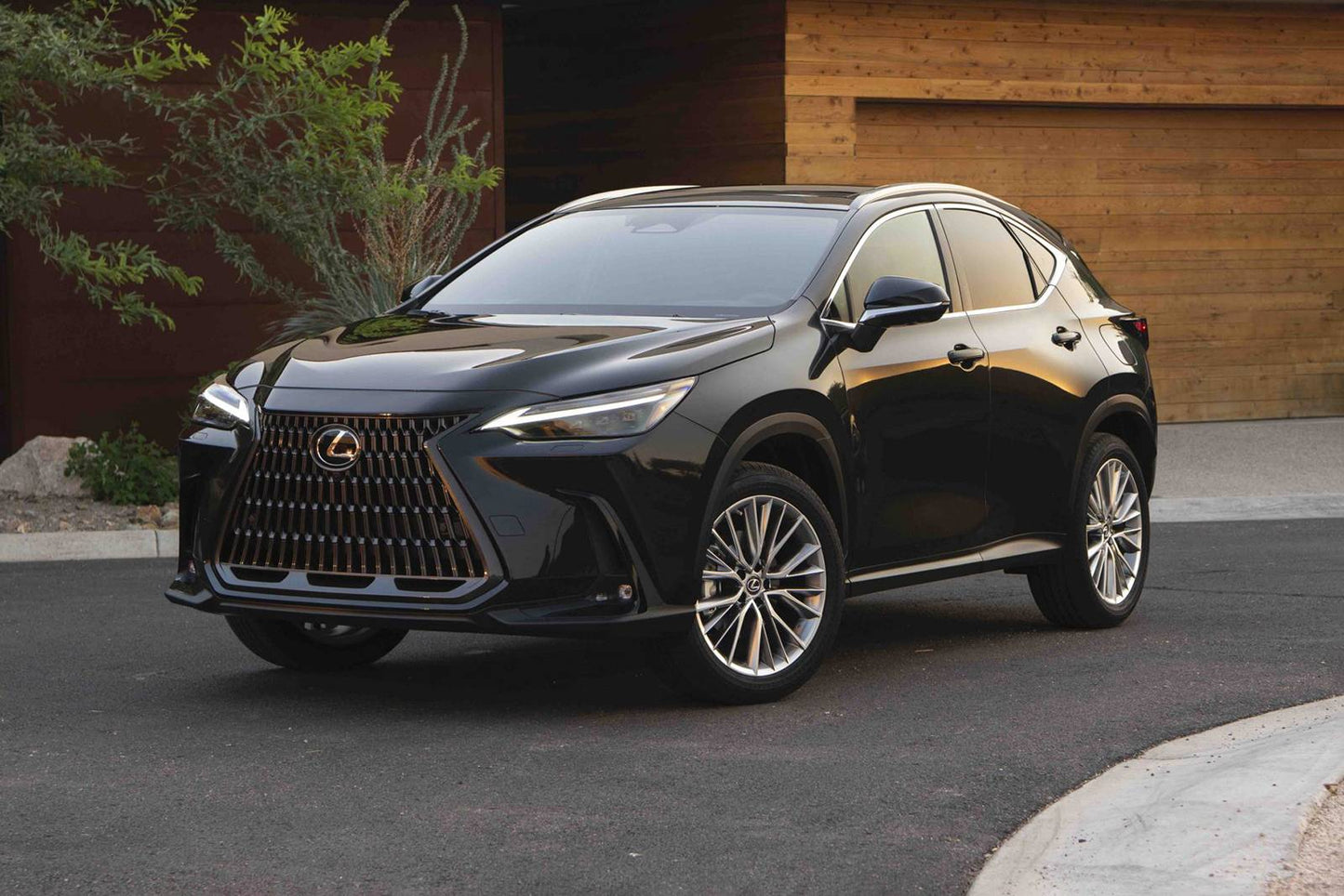 2025 Lexus NX 350h Luxury 4dr SUV AWD (2.5L 4cyl gas/electric hybrid CVT)