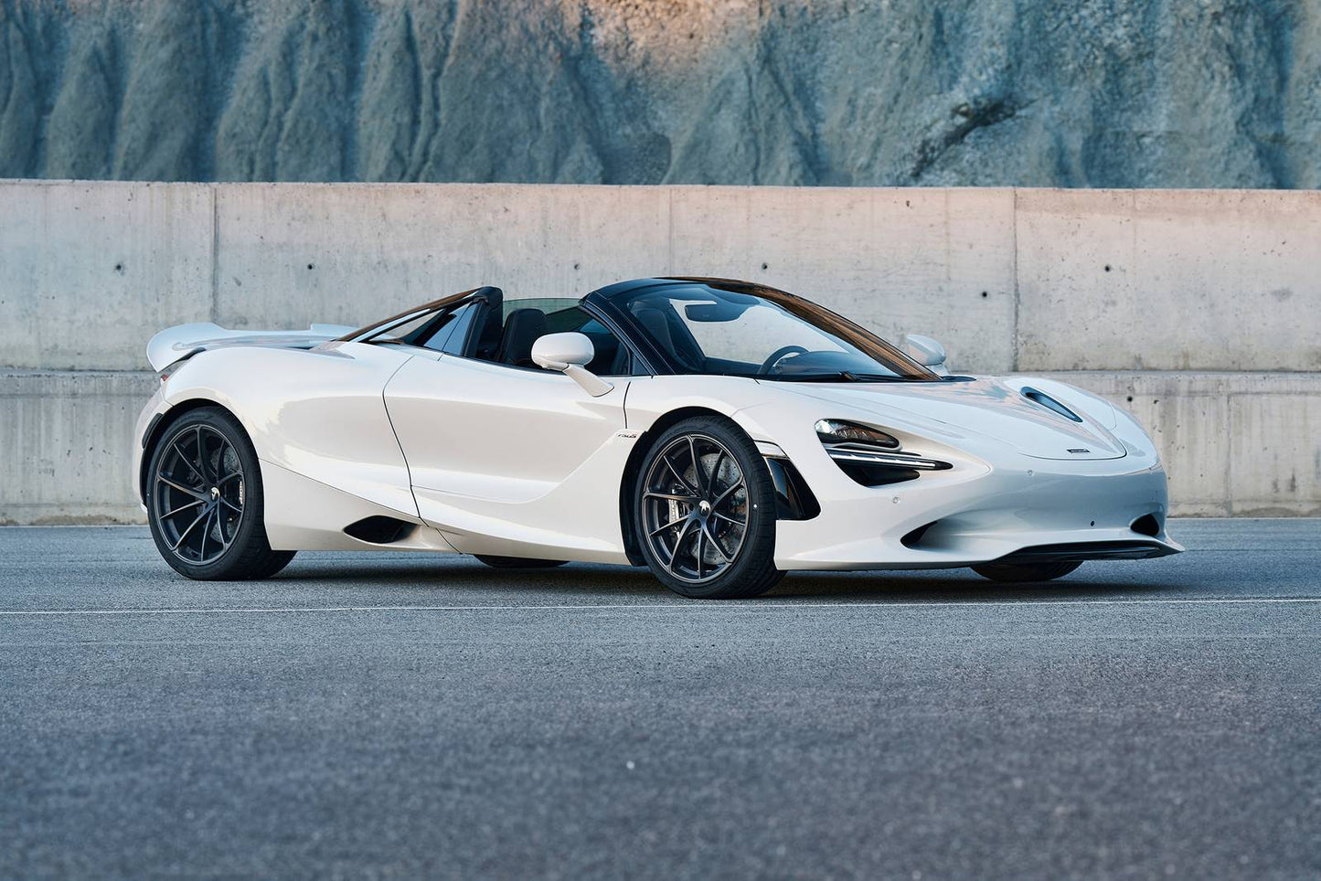2025 McLaren 750S Spider 2dr Convertible (4.0L 8cyl Turbo 7AM)