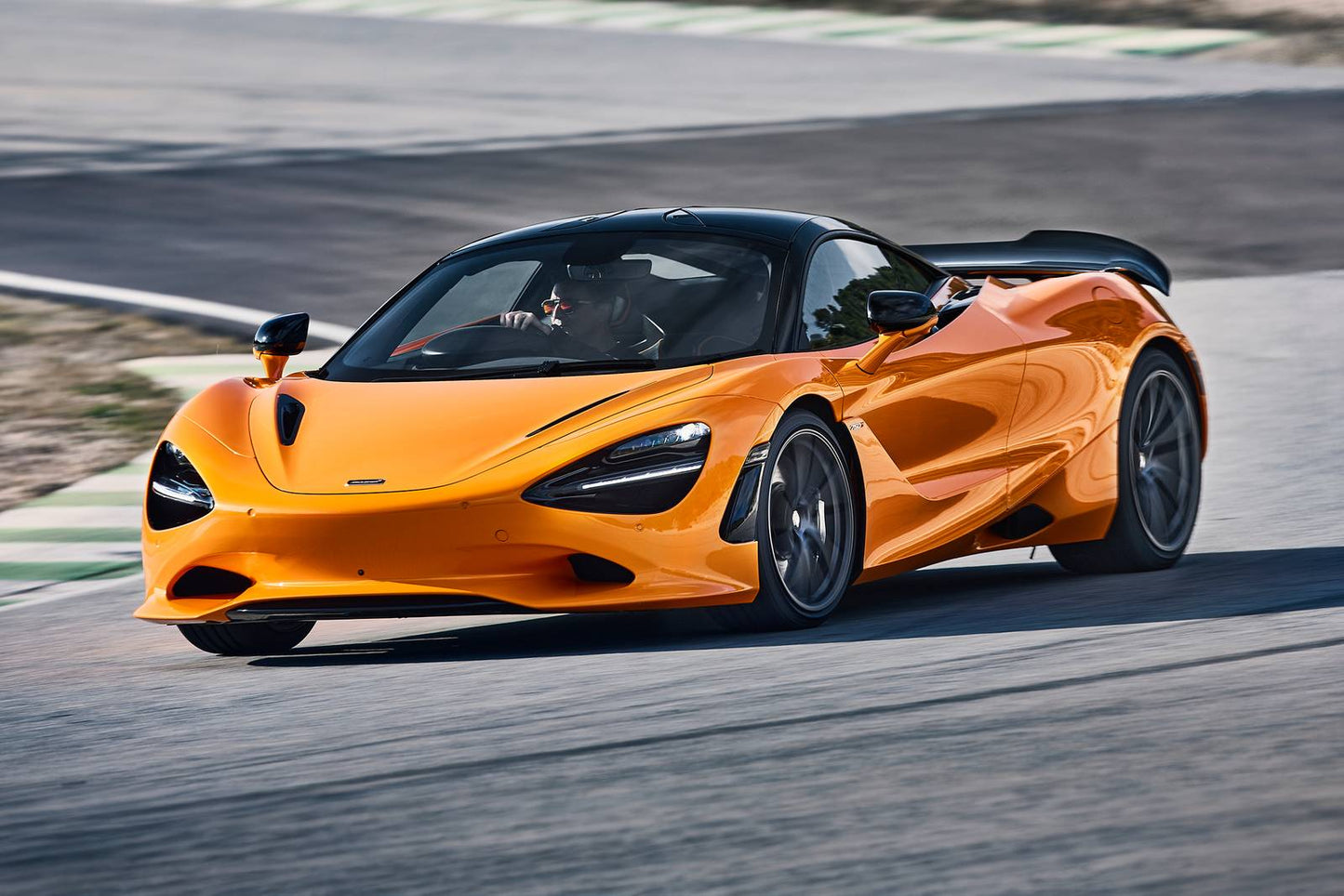 2025 McLaren 750S 2dr Coupe (4.0L 8cyl Turbo 7AM)