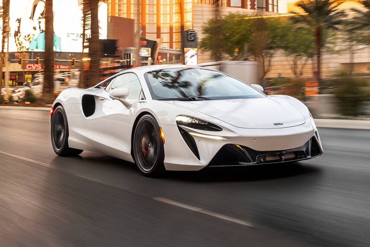 2025 McLaren Artura 2dr Coupe (3.0L 6cyl Turbo gas/electric plug-in hybrid 8AM)
