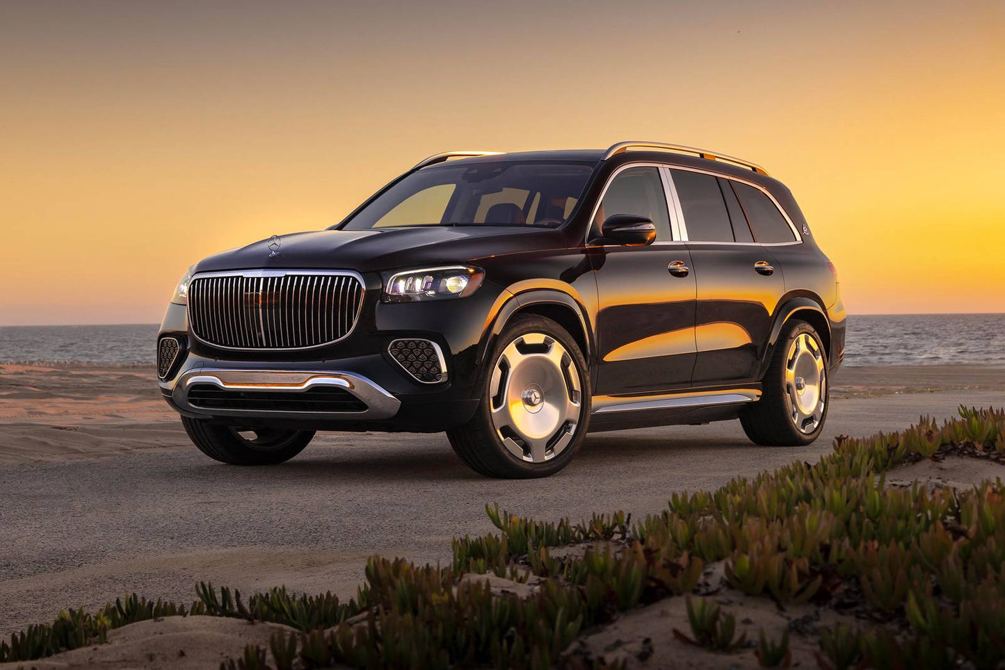 2025 Mercedes-Benz Maybach GLS GLS 600 4dr SUV AWD (4.0L 8cyl Turbo gas/electric mild hybrid 9A)