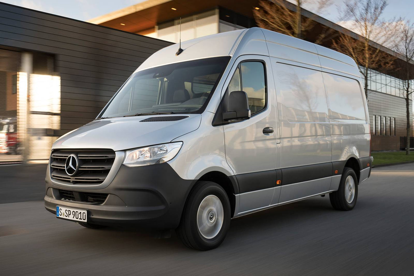 2025 Mercedes-Benz Sprinter 3500 170" WB Cargo 3dr Ext Van DRW w/High Roof, High Output Engine (2.0L 4cyl Turbodiesel 9A)