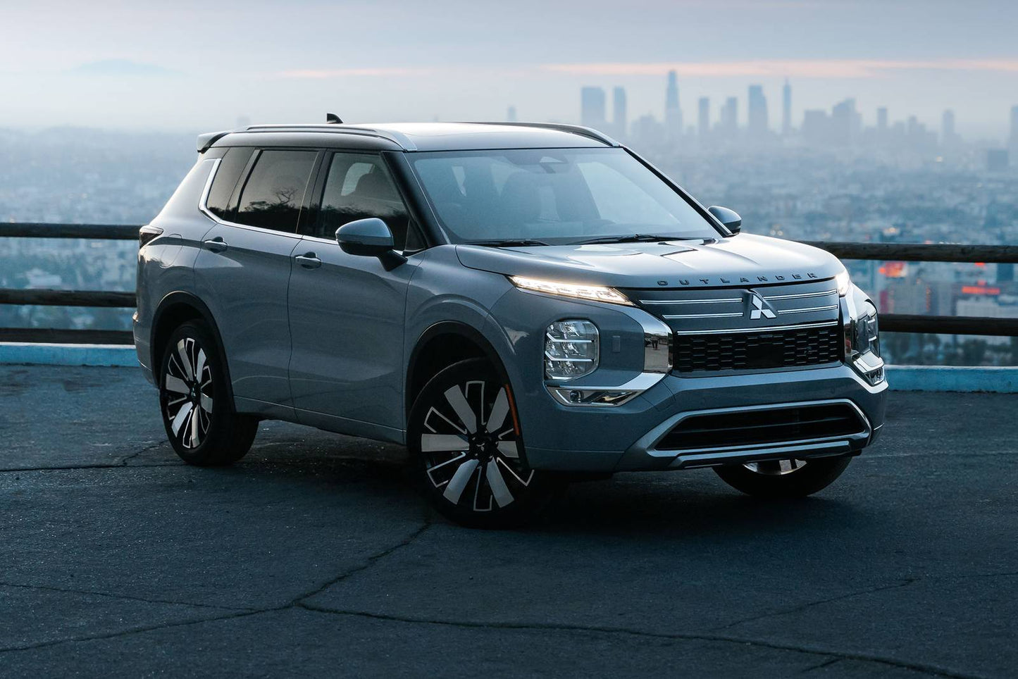 2025 Mitsubishi Outlander ES 4dr SUV (2.5L 4cyl CVT)