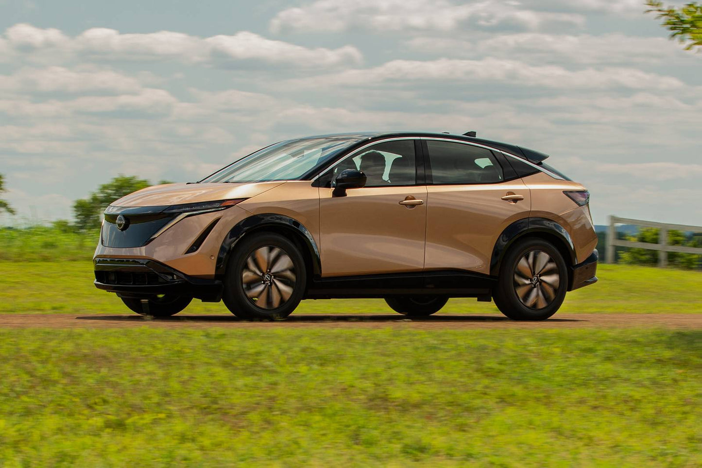 2025 Nissan ARIYA Platinum+ e-4ORCE 4dr SUV AWD w/20" Wheels (electric DD)