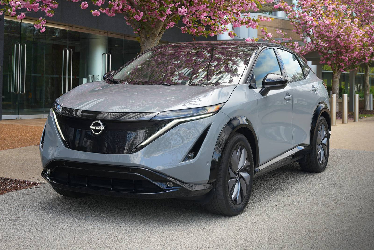 2025 Nissan ARIYA Platinum+ e-4ORCE 4dr SUV AWD w/19" Wheels (electric DD)