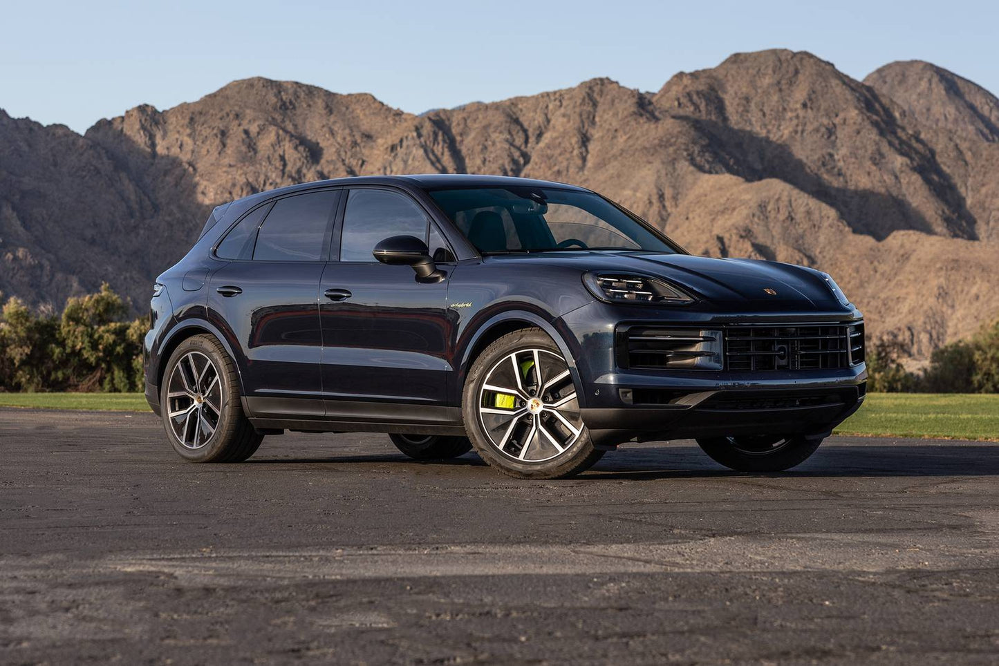 2025 Porsche Cayenne E-Hybrid 4dr SUV AWD (3.0L 6cyl Turbo gas/electric plug-in hybrid 8A)