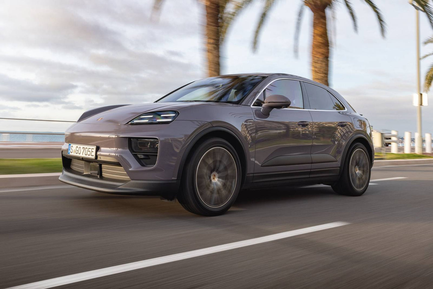 2025 Porsche Macan Electric 4dr SUV (electric DD)