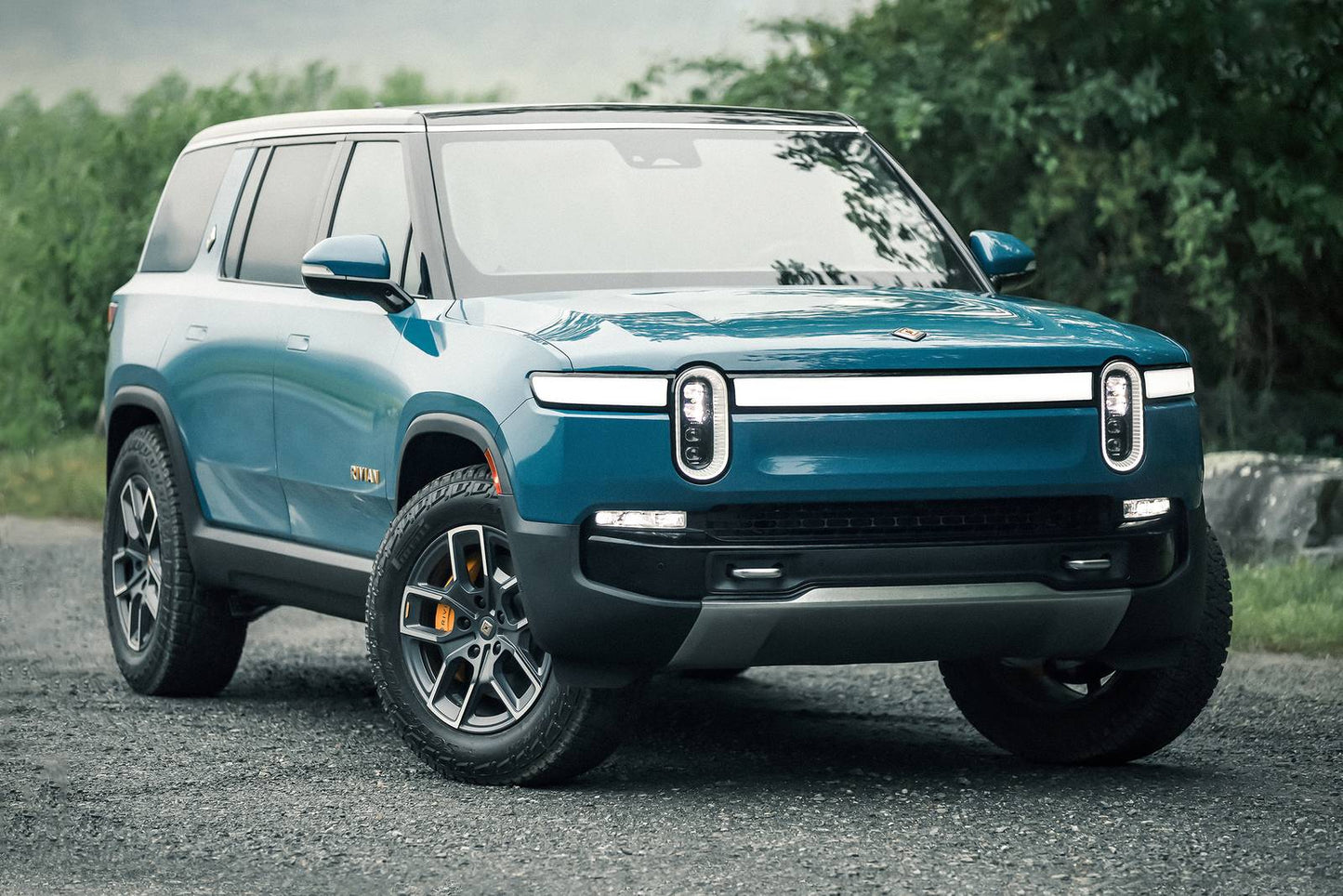 2025 Rivian R1T Dual 4dr Crew Cab AWD SB w/Large Battery, Adventure Interior (electric DD)